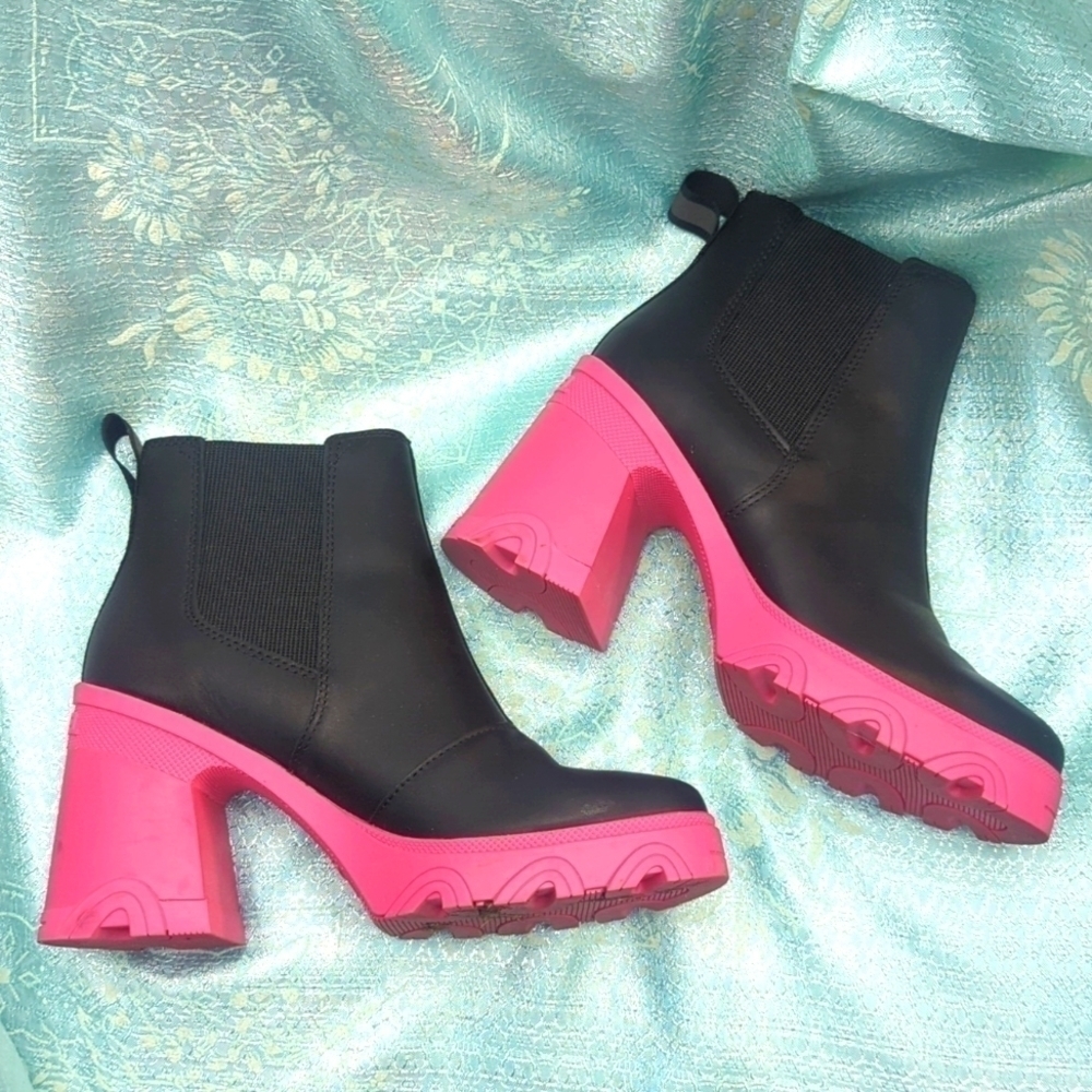 Euc Sorel Brex Black/Cactus Pink Platform Boots sz 7 - Sold Out Everywhere!